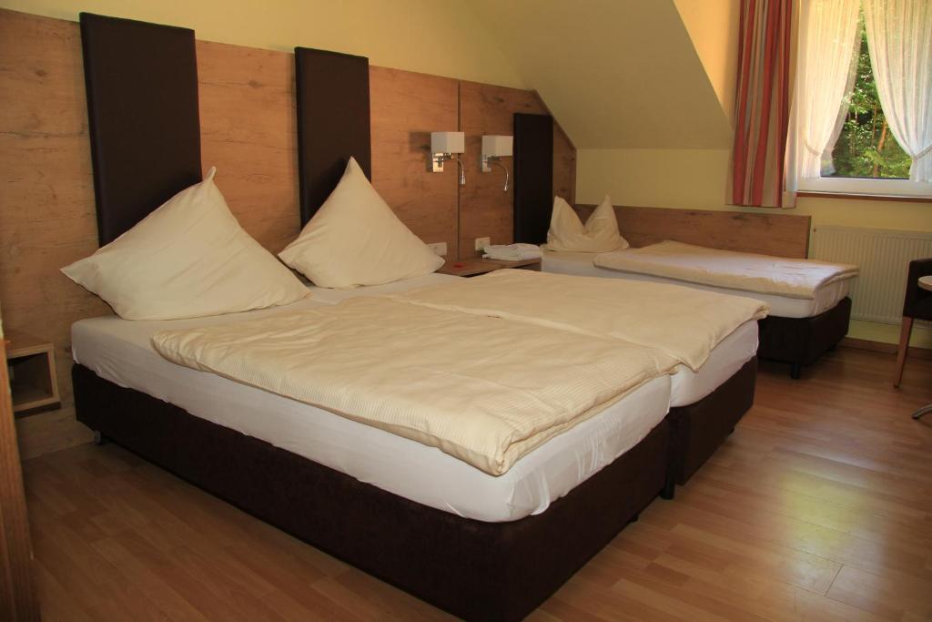 Waldhotel Albachmühle mit Albacher Stuben Wasserliesch Zimmer foto